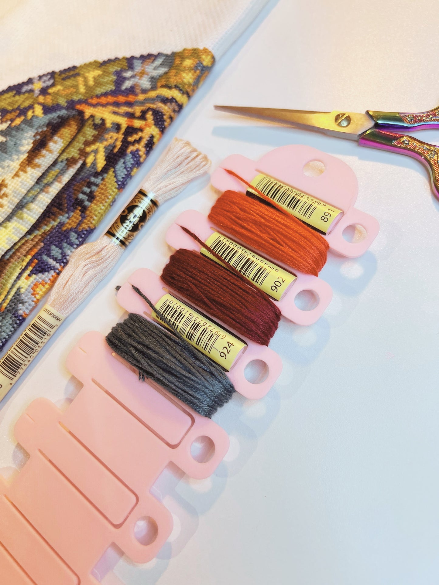 Tarjeta MEGA Floss Wrap con ranuras completas para etiquetas | Capacidad para 7